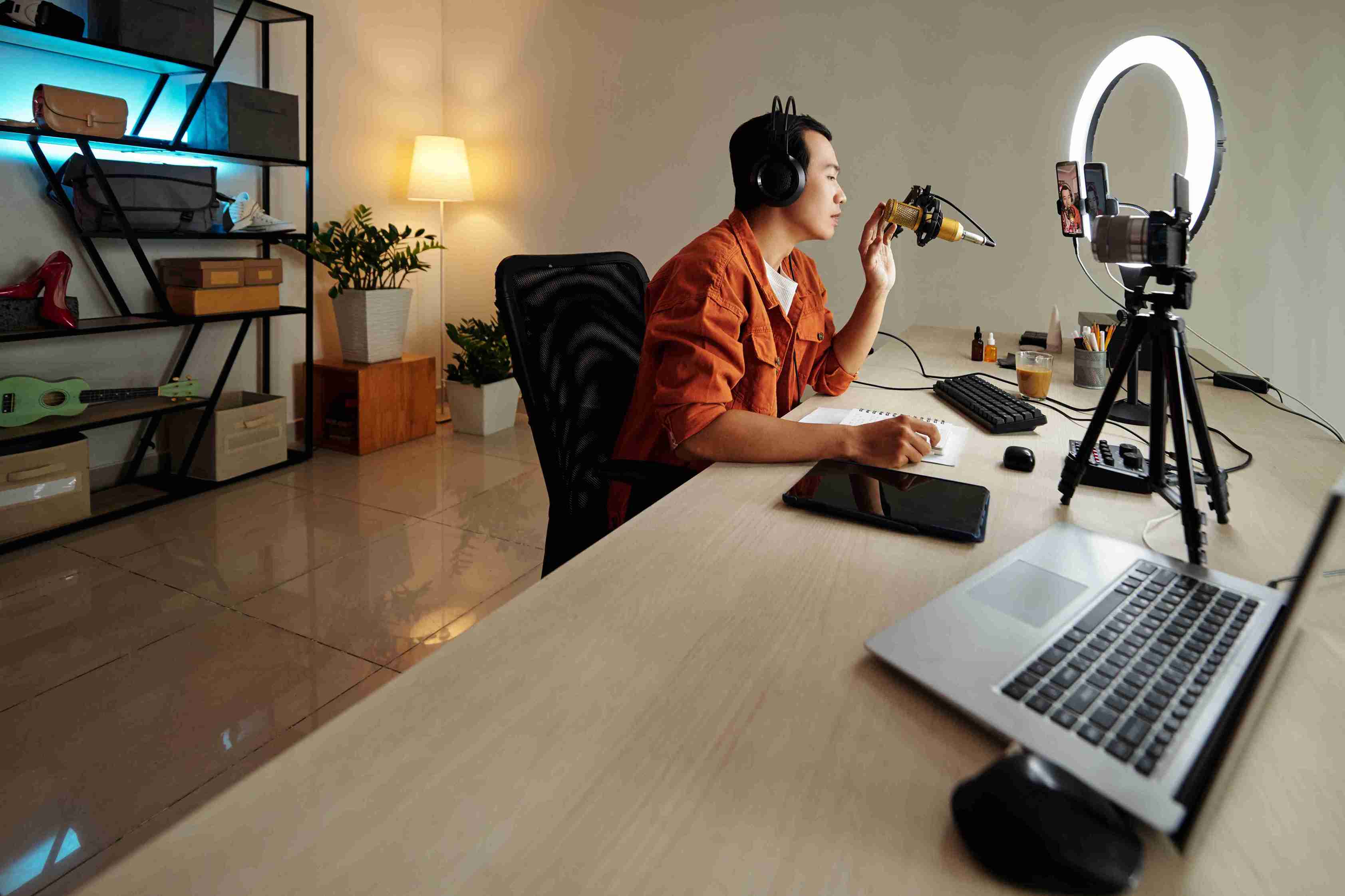 blogger-streaming-live-video-online_11zon